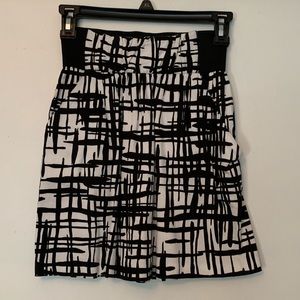 Black and White Skirt w/ Pockets
